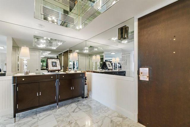 100 Lakeshore Drive 457, North Palm Beach, FL 33408