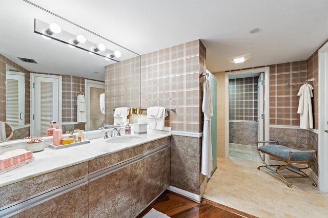 100 Lakeshore Drive 457, North Palm Beach, FL 33408