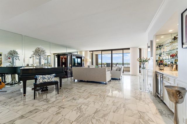 100 Lakeshore Drive 457, North Palm Beach, FL 33408