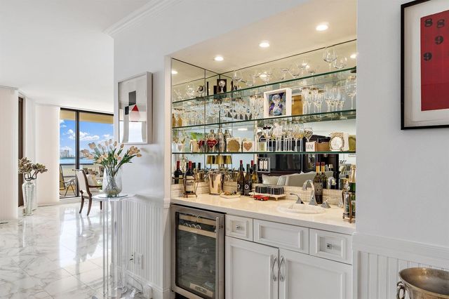 100 Lakeshore Drive 457, North Palm Beach, FL 33408