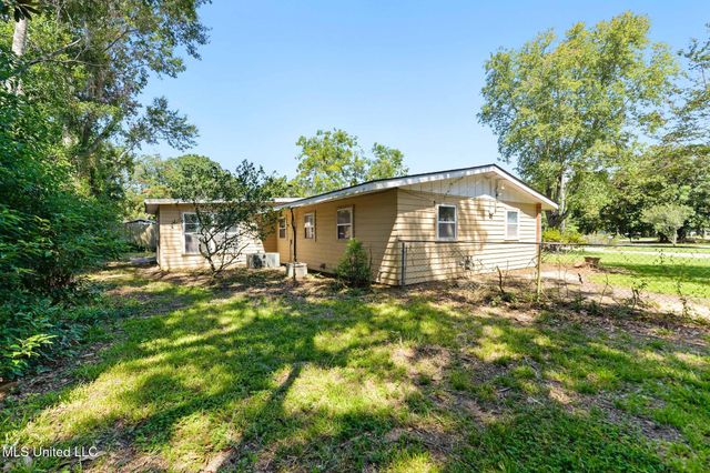 1912 Woodmont Street, Pascagoula, MS 39567