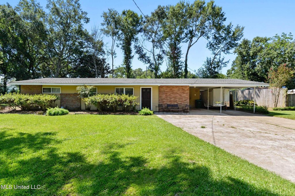 1912 Woodmont Street, Pascagoula, MS 39567