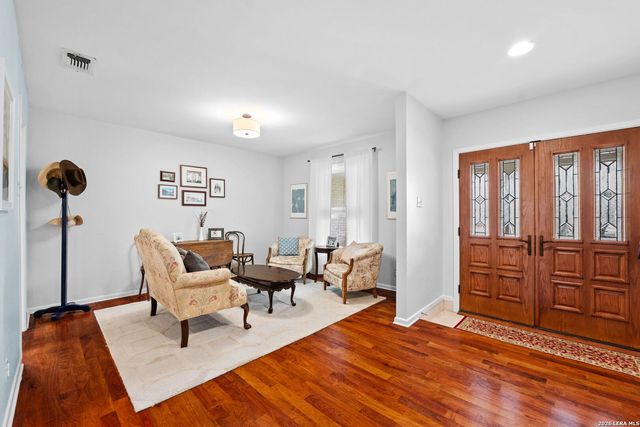 112 Grand Oak, Hollywood Park, TX 78232