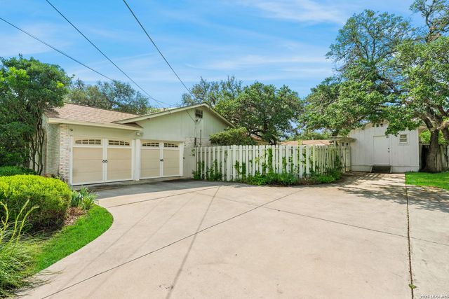 112 Grand Oak, Hollywood Park, TX 78232