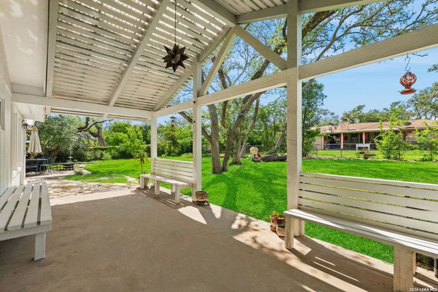112 Grand Oak, Hollywood Park, TX 78232