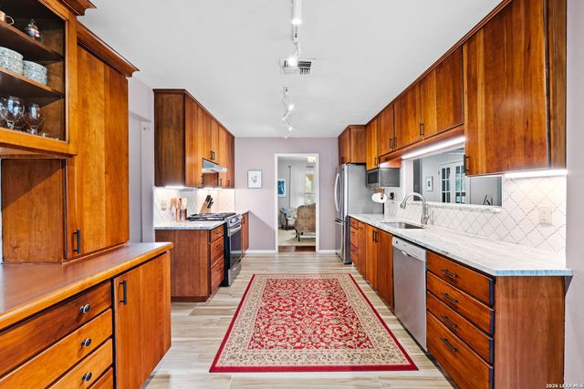 112 Grand Oak, Hollywood Park, TX 78232