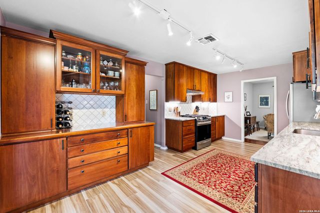 112 Grand Oak, Hollywood Park, TX 78232