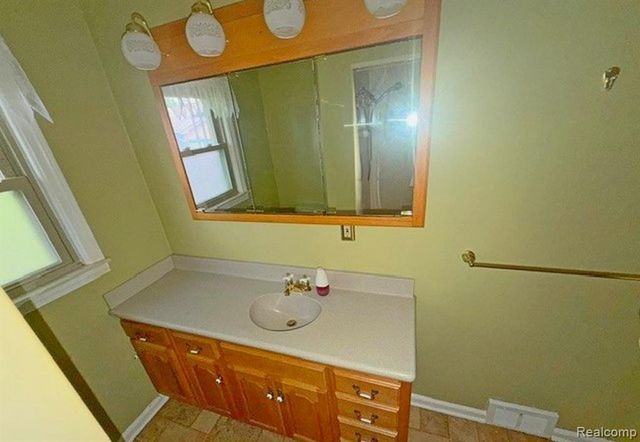6435 S State Road, Goodrich, MI 48438