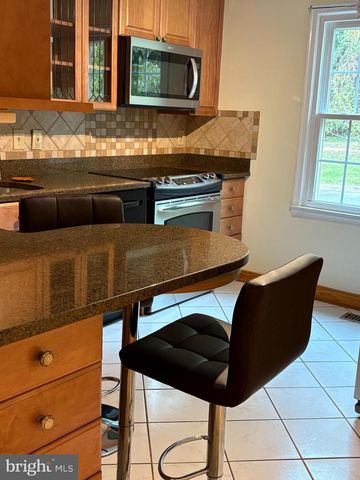 5930 LANGTON DR, Franconia, VA 22310