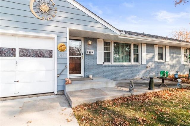 6507 N McGee Street, Gladstone, MO 64118