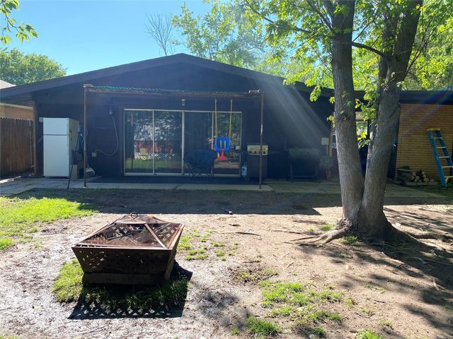 302 Meadow Drive, Gainesville, TX 76240