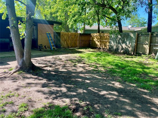 302 Meadow Drive, Gainesville, TX 76240