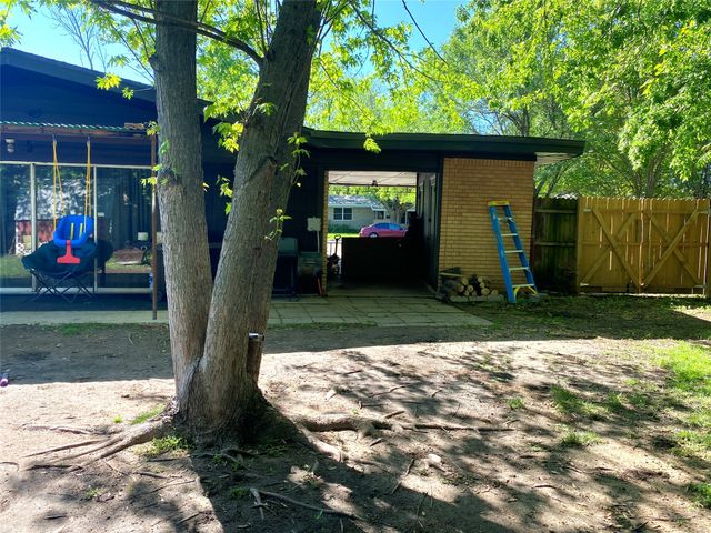 302 Meadow Drive, Gainesville, TX 76240