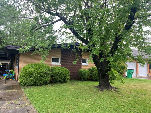 302 Meadow Drive, Gainesville, TX 76240