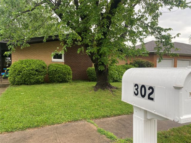 302 Meadow Drive, Gainesville, TX 76240