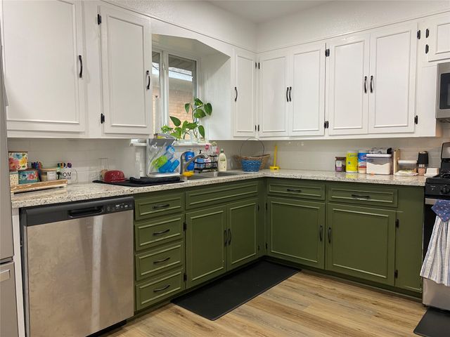 302 Meadow Drive, Gainesville, TX 76240