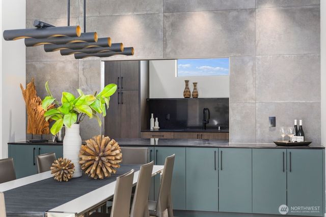 1653 105th Avenue SE, Bellevue, WA 98004