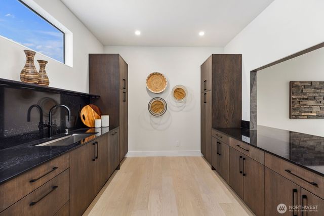 1653 105th Avenue SE, Bellevue, WA 98004