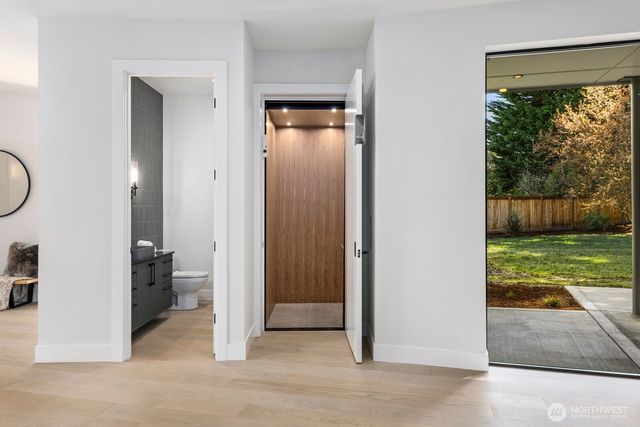 1653 105th Avenue SE, Bellevue, WA 98004