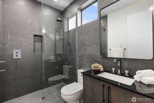 1653 105th Avenue SE, Bellevue, WA 98004