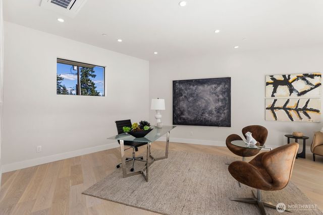 1653 105th Avenue SE, Bellevue, WA 98004