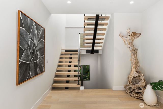 1653 105th Avenue SE, Bellevue, WA 98004