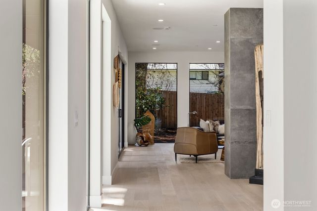 1653 105th Avenue SE, Bellevue, WA 98004