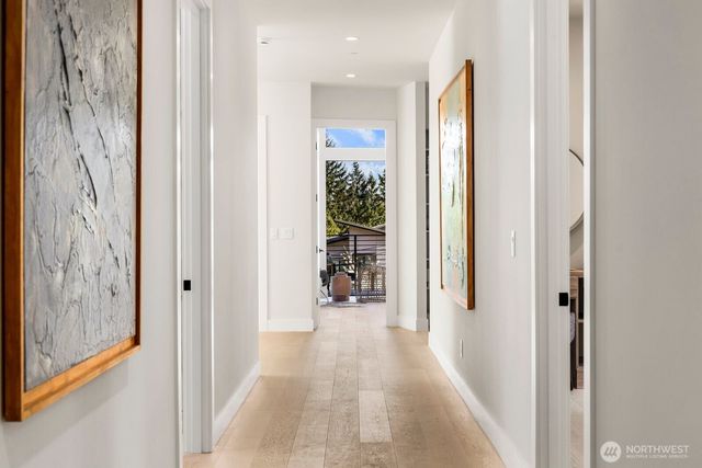 1653 105th Avenue SE, Bellevue, WA 98004