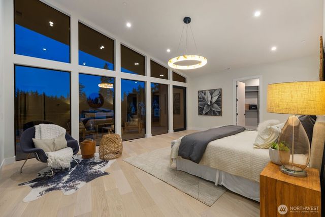 1653 105th Avenue SE, Bellevue, WA 98004