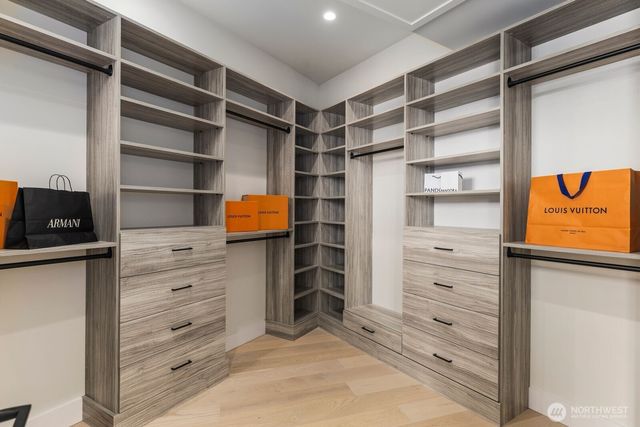 1653 105th Avenue SE, Bellevue, WA 98004