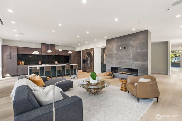 1653 105th Avenue SE, Bellevue, WA 98004