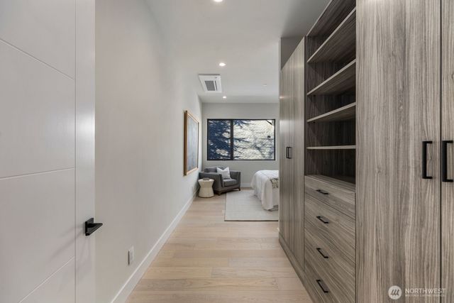 1653 105th Avenue SE, Bellevue, WA 98004