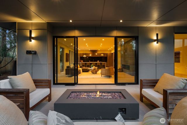 1653 105th Avenue SE, Bellevue, WA 98004