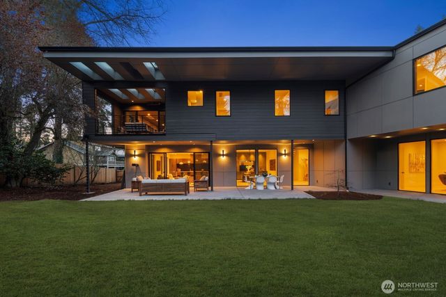 1653 105th Avenue SE, Bellevue, WA 98004