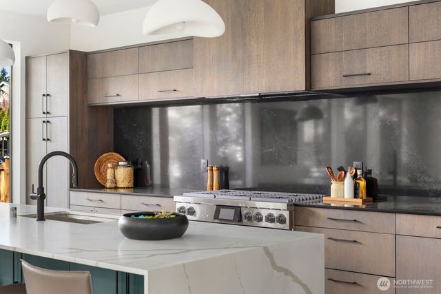 1653 105th Avenue SE, Bellevue, WA 98004