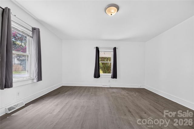 216 W Shannonhouse Street, Shelby, NC 28152