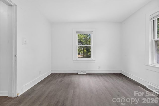 216 W Shannonhouse Street, Shelby, NC 28152