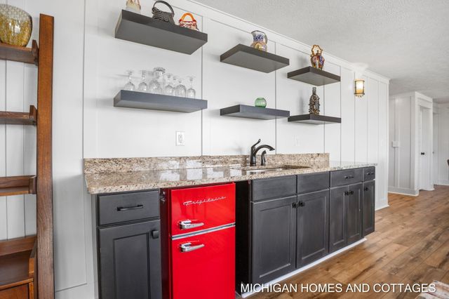 4401 Grand Point, Holland, MI 49424