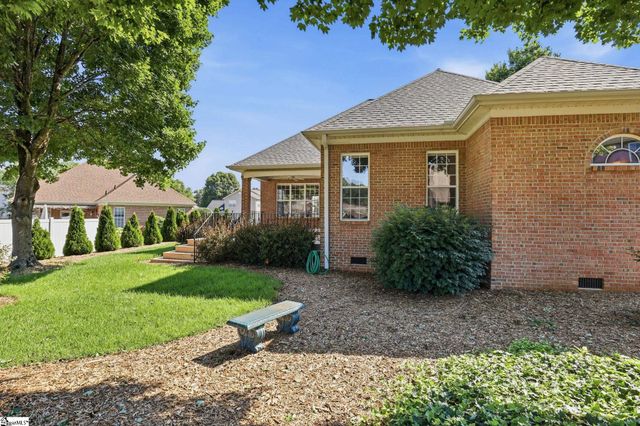 404 Gallop Court, Greenville, SC 29617