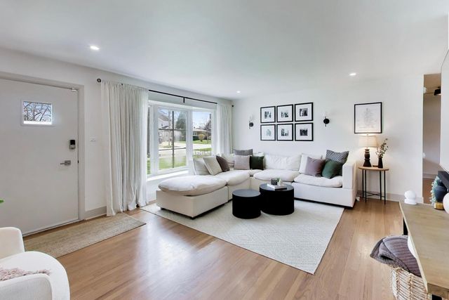 456 Lowell Avenue, Glen Ellyn, IL 60137