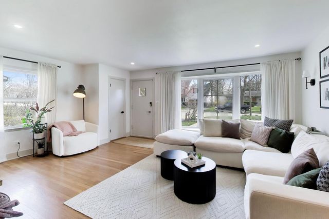 456 Lowell Avenue, Glen Ellyn, IL 60137