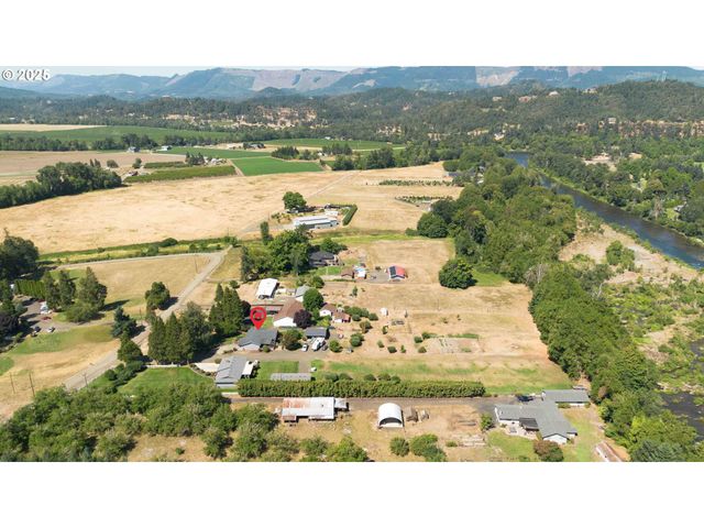 1359 QUAIL Ln, Roseburg, OR 97471