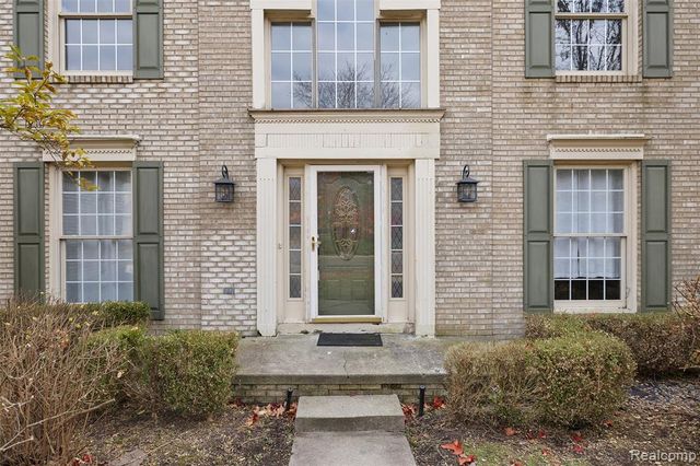 5699 Applegrove Drive, West Bloomfield, MI 48324