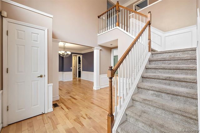 5699 Applegrove Drive, West Bloomfield, MI 48324