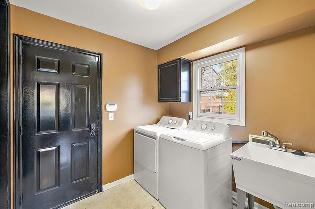 5699 Applegrove Drive, West Bloomfield, MI 48324