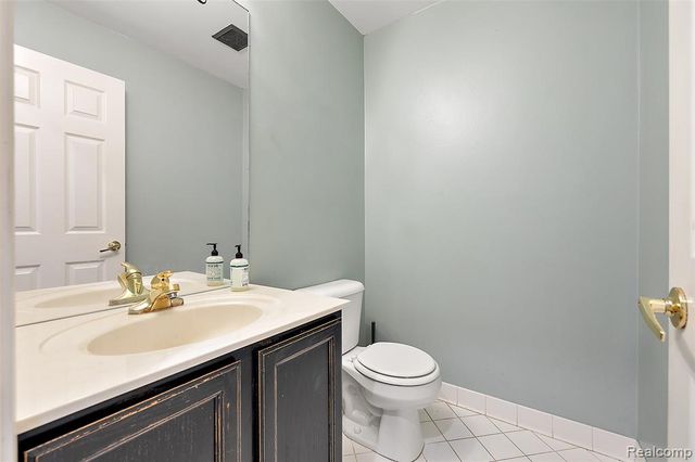 5699 Applegrove Drive, West Bloomfield, MI 48324