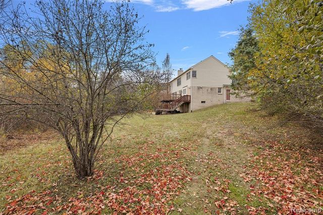 5699 Applegrove Drive, West Bloomfield, MI 48324