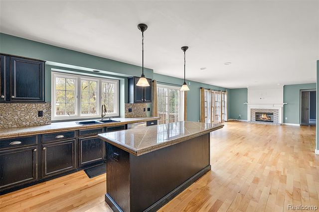 5699 Applegrove Drive, West Bloomfield, MI 48324