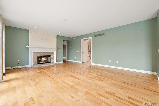 5699 Applegrove Drive, West Bloomfield, MI 48324