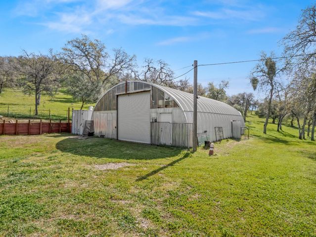 37678 Cardinal Lane, Yokuts Valley, CA 93675